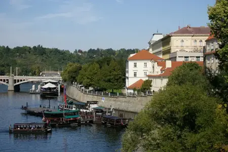 Opțiuni de călătorie și atracții turistice pe autostrăzile din Republica Cehă