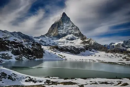 Conduciendo por los paisajes maravillosos de Suiza: la importancia de la viñeta.