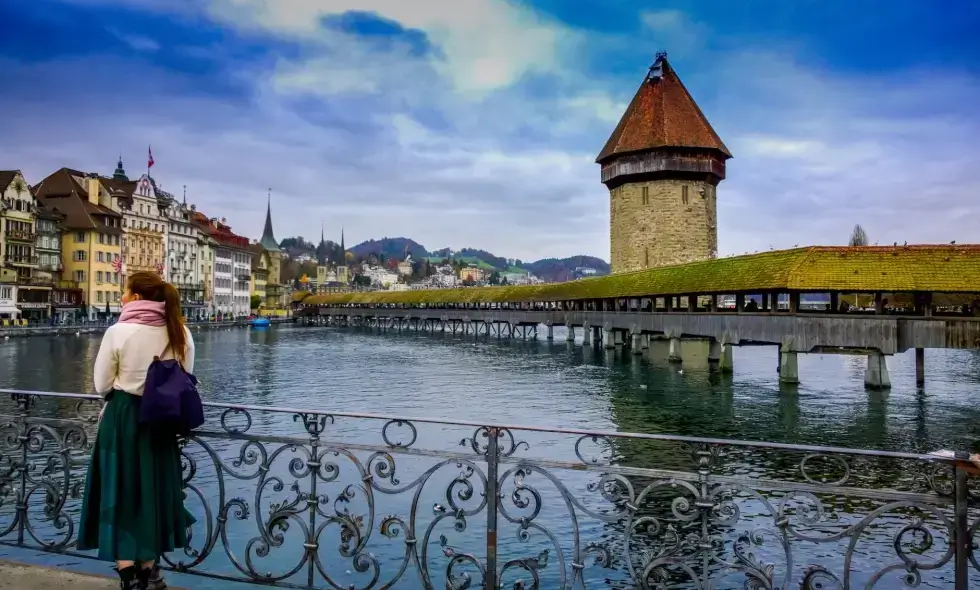 Voyager en Suisse en voiture – quand et où vaut-il la peine d'acheter une vignette ?