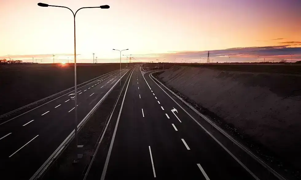 Moldova román nyelvjárás létezik, de azért Moldova hivatalos nyelve a román. Így a fordítás: Vinietă autostrăzi Ungaria 2024